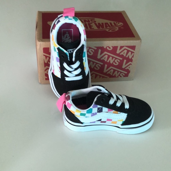 Vans - Picture 2 of 7